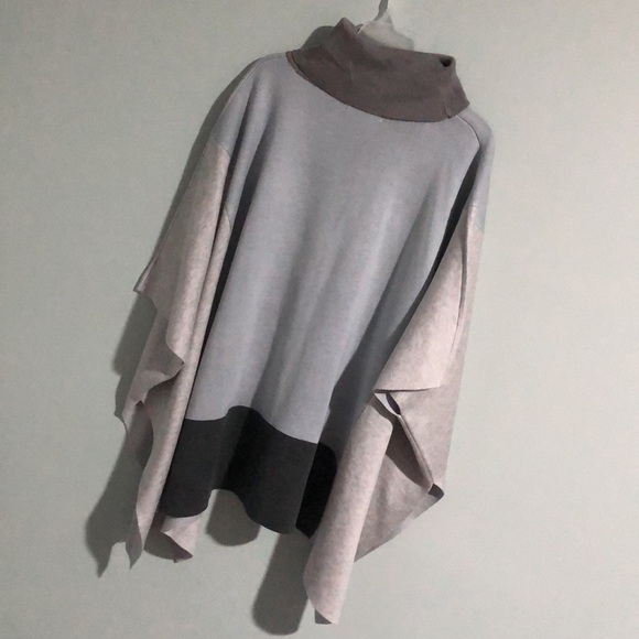 Ivanka Trump XS/S Oversized Knit Colorblock Turtleneck Women’s Poncho Sweater - Picture 3 of 5